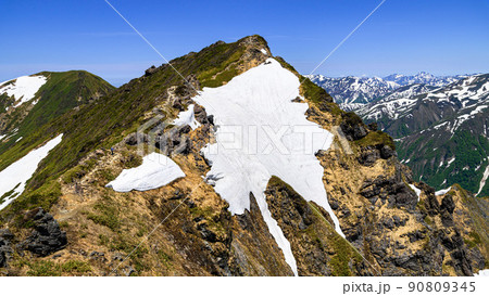 （群馬県）残雪期の谷川岳・オキノ耳 90809345