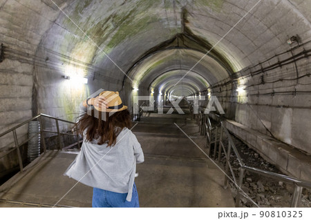 真夏でも涼しい上越線土合駅の地下階段 真夏でも涼しい上越線土合駅の地下階段 90810325