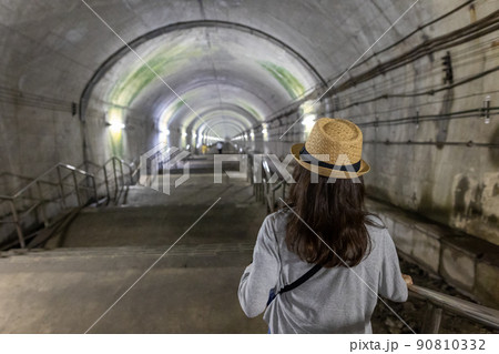 真夏でも涼しい上越線土合駅の地下階段 真夏でも涼しい上越線土合駅の地下階段 90810332