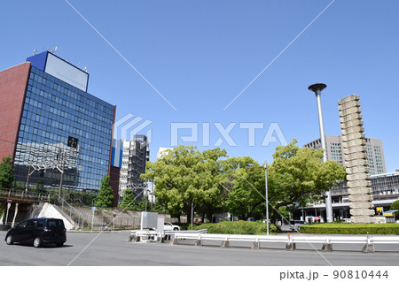 新大阪駅正面口の街並み 新大阪駅正面口の街並み 90810444