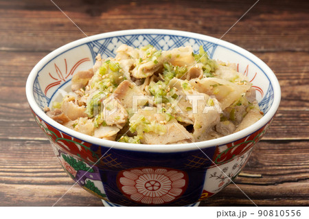 豚バラネギ塩丼 90810556