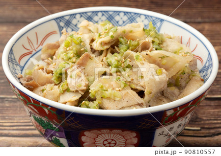 豚バラネギ塩丼 豚バラネギ塩丼 90810557