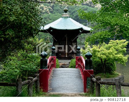 新緑の定光寺公園　六角堂 90812718