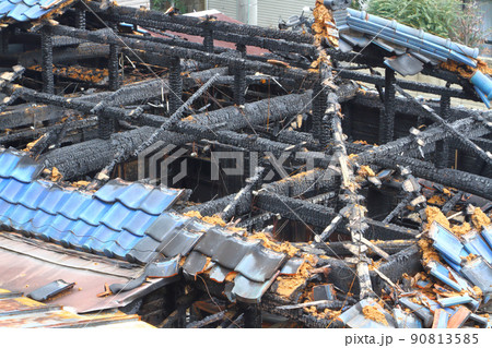 火災現場 住宅 火災現場 住宅 90813585