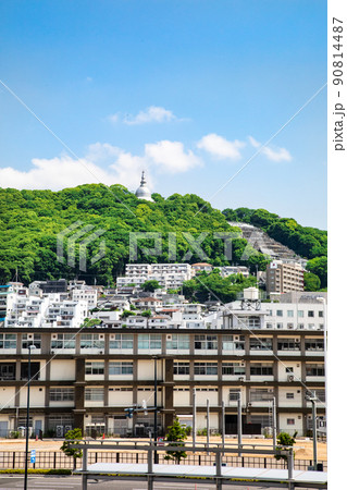 仏舎利塔(平和の塔)が見える風景です。すべてを超越し世界平和を希求するイメージにどうぞ。広島県 90814487