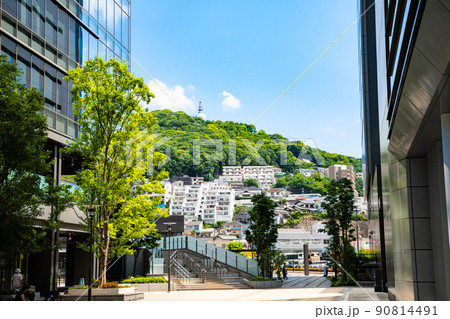 仏舎利塔(平和の塔)が見える風景です。すべてを超越し世界平和を希求するイメージにどうぞ。広島県 仏舎利塔(平和の塔)が見える風景です。すべてを超越し世界平和を希求するイメージにどうぞ。広島県 90814491