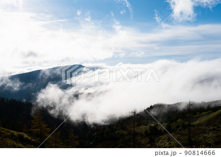 秋の志賀高原のなだれ雲 秋の志賀高原のなだれ雲 90814666