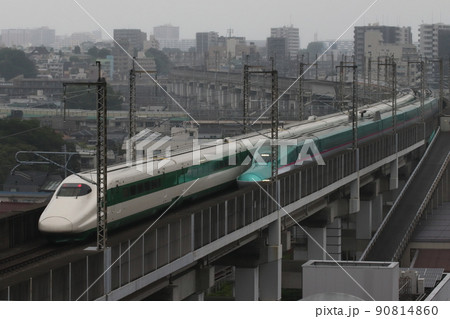 東北新幹線E2系緑帯と並ぶE5軽新幹線 東北新幹線E2系緑帯と並ぶE5軽新幹線 90814860