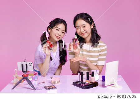 mz generation, asian girl students on beauty live photos image 90817608