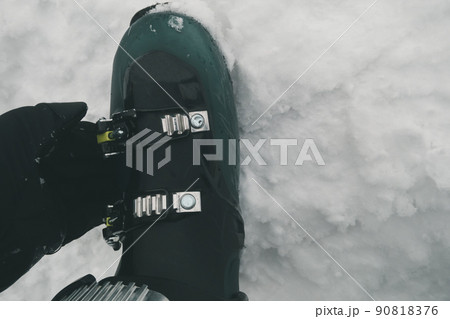 Skiing 90818376