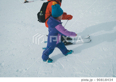 Skiing Skiing 90818434