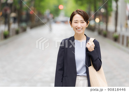 オフィスカジュアル 女性 オフィスカジュアル 女性 90818446