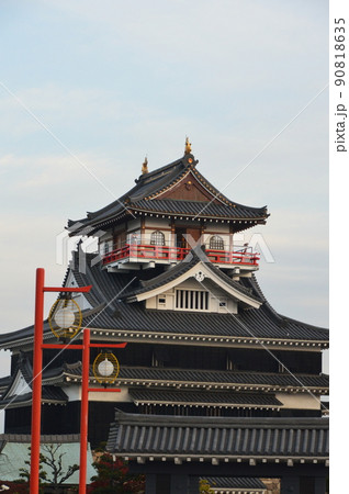 大手橋側から見た「清洲城」（愛知県清須市一場） 90818635