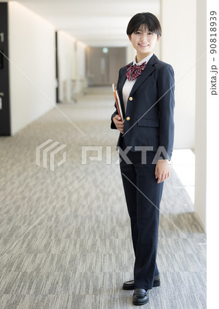 パンツスタイルの女子高校生　撮影協力「LINK FOREST」　 90818939