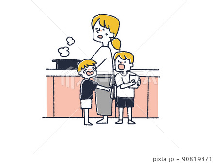 子供達の喧嘩にうんざりする主婦 毎日の家事に追われる女性 子供達の喧嘩にうんざりする主婦 毎日の家事に追われる女性 90819871