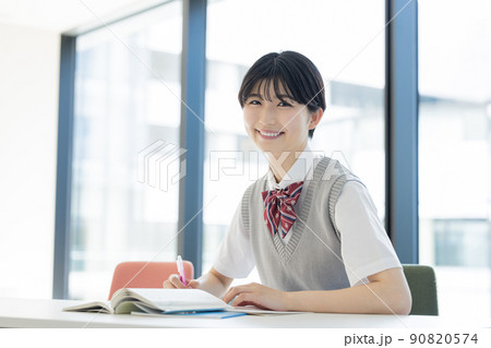 勉強する高校生　撮影協力「LINK FOREST」 90820574