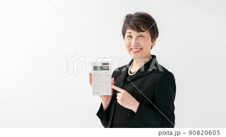 喪服の女性 計算機 お金 喪服の女性 計算機 お金 90820605