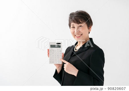 喪服の女性 計算機 お金 喪服の女性 計算機 お金 90820607