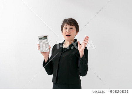 喪服の女性 計算機 お金 喪服の女性 計算機 お金 90820831