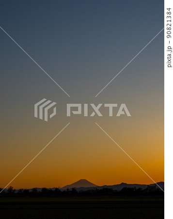 夕焼けの富士山 90821384