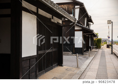 蔵のある風景 レトロでモダンな建物 蔵のある風景 レトロでモダンな建物 90823478