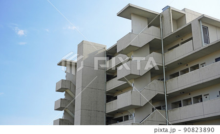 日本の集合住宅＜19＞（マンションの階段とエレベーター） 90823890