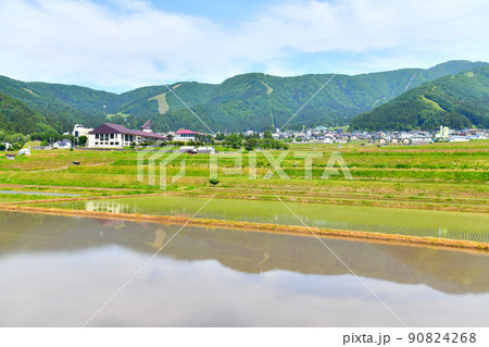 野沢温泉／スキー場、温泉街を望む(長野県野沢温泉村)【2022.5】 90824268