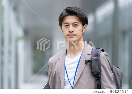 カジュアルビジネス ミドル男性 90824514