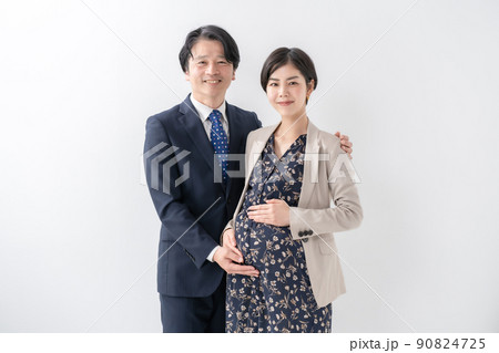 妊婦　カップル　育休 90824725