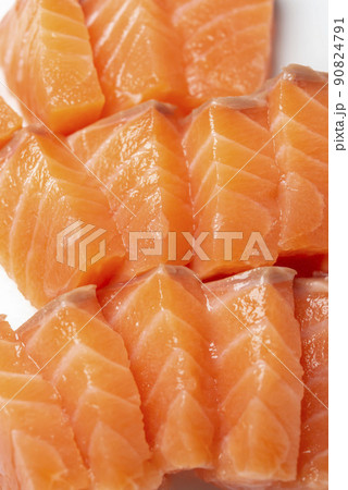 サーモンの刺身 90824791