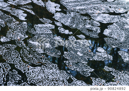 氷の模様 90824892