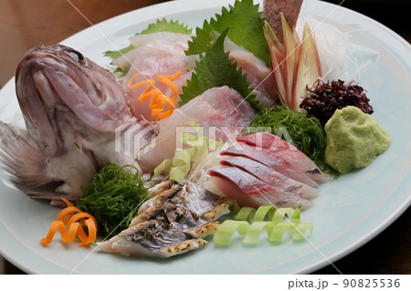白身魚の活き作り 90825536