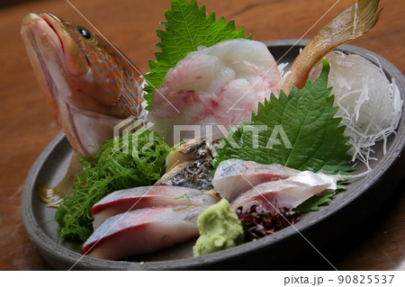 白身魚の活き作り 90825537