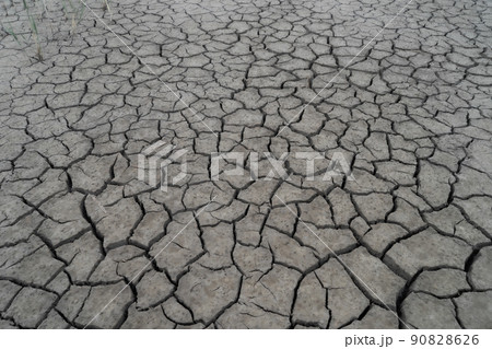 乾燥 地面 亀裂 90828626