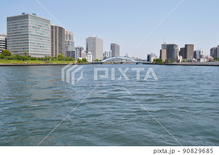 東京の町並 永代橋と隅田川の景色 東京の町並 永代橋と隅田川の景色 90829685