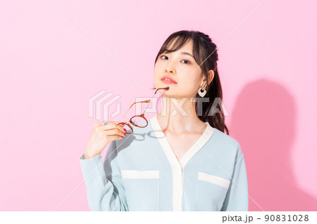若い女性のビューティ 90831028