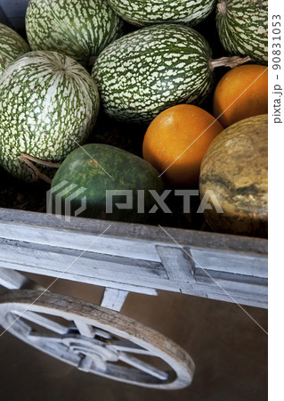 Old cart in a French market 90831053