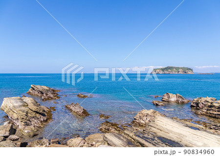 「千葉県」西ヶ埼から望む浮島(鋸南町) 「千葉県」西ヶ埼から望む浮島(鋸南町) 90834960