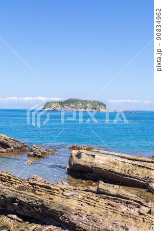 「千葉県」西ヶ埼から望む浮島(鋸南町) 「千葉県」西ヶ埼から望む浮島(鋸南町) 90834962