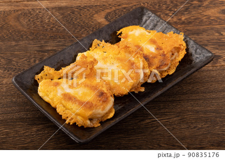 笹かまぼこのパリパリチーズ焼き 90835176