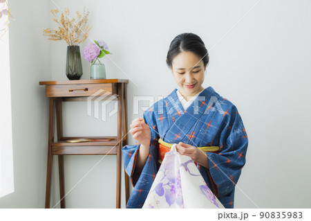 格子模様の小紋　和室　和裁 90835983