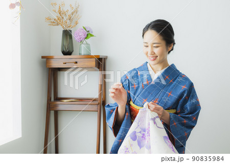 格子模様の小紋　和室　和裁 90835984