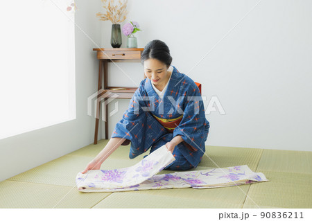 格子模様の小紋　和室　 90836211