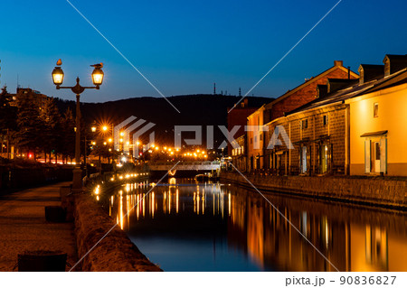 北海道小樽市　小樽運河の夜景 90836827