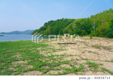 笠岡諸島最大の島・北木島 陸繋砂州にあった楠浦海水浴場跡の風景2 岡山県笠岡市 笠岡諸島最大の島・北木島 陸繋砂州にあった楠浦海水浴場跡の風景2 岡山県笠岡市 90838714