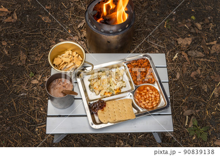 ミリタリー糧食セット(ミリメシ) Military combat ration set ミリタリー糧食セット(ミリメシ) Military combat ration set 90839138
