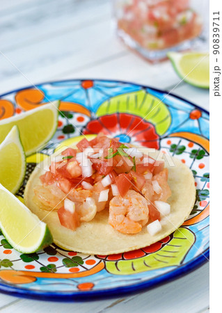 メキシコ料理の美味しいタコス 90839711