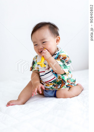 7ヵ月の乳児　あかちゃん 90840802