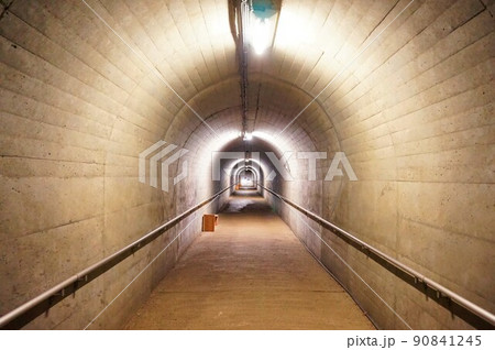 不二洞　鍾乳洞　洞入口　人口トンネル　川和自然公園　県天然記念物　 90841245