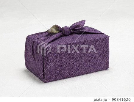 風呂敷で包む 風呂敷で包む 90841620